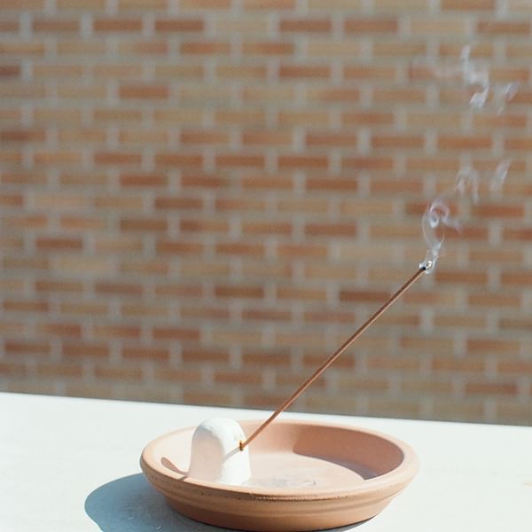 Exploring the Universe of Incense Sticks: From Production to Aromatherapy